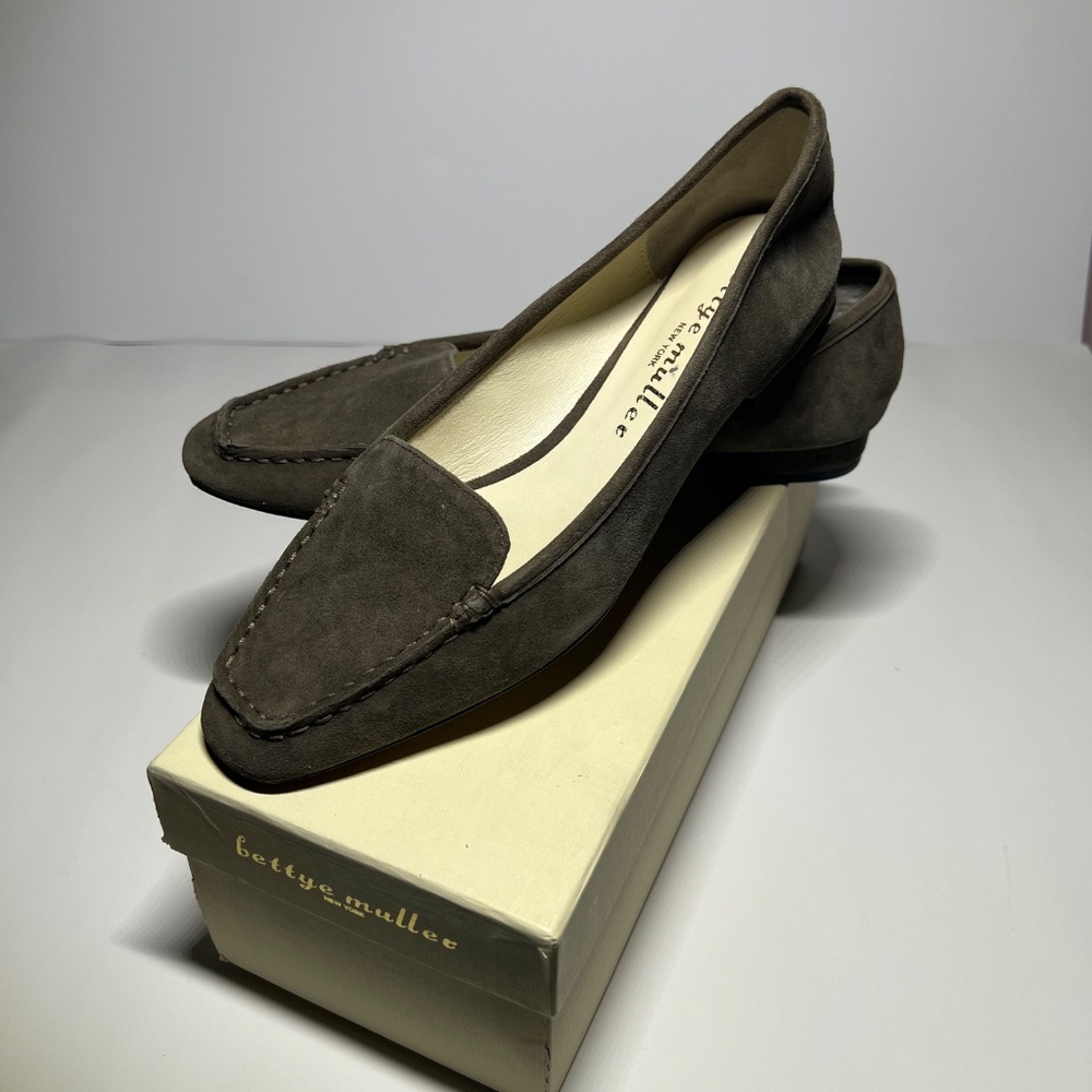 Bettye Muller Valet Suede Loafers – Taupe/Gray Slip-On Flats size 7.5 with box